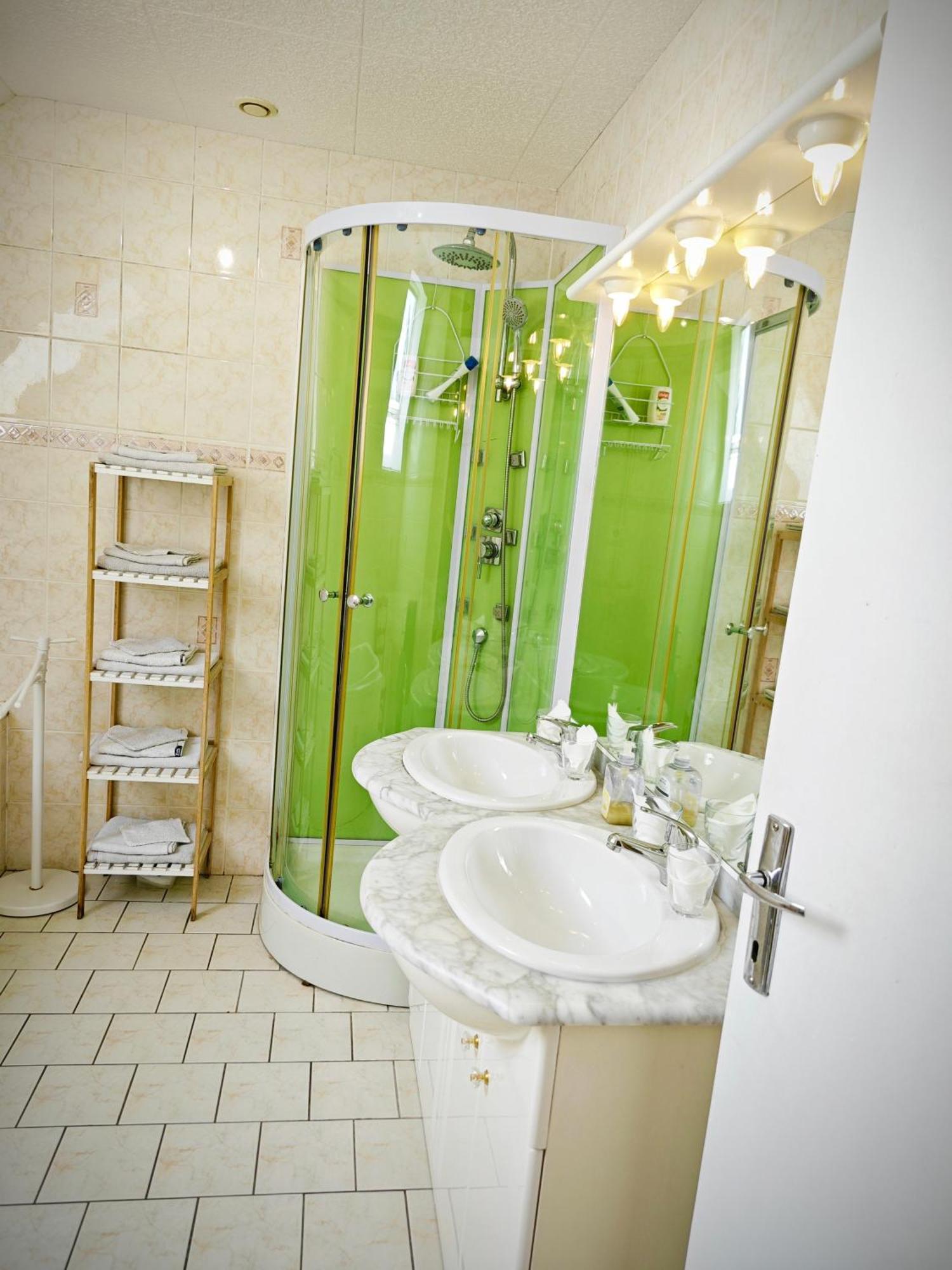 בובואר Chambres Les Salles מראה חיצוני תמונה